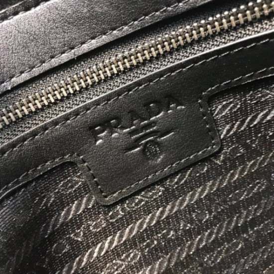 PRADA Prada 2023SS clutch bag mature design PRADA Prada 2023SS clutch bag mature design