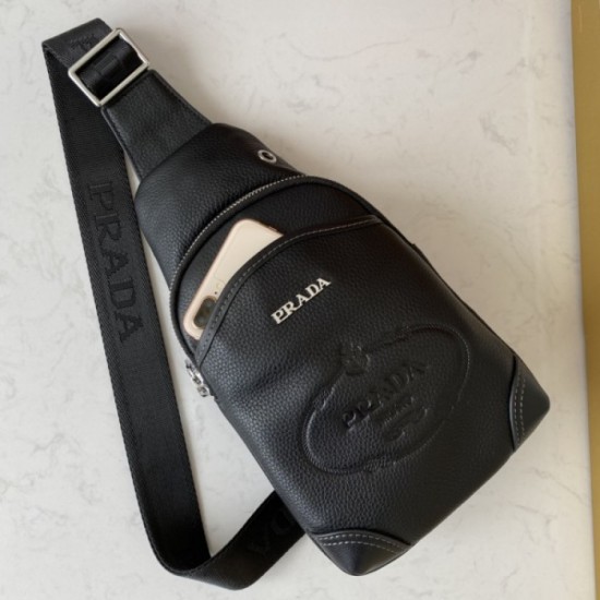 PRADA Prada 2023SS chest bag Popular with fashionable people PRADA Prada 2023SS chest bag Popular with fashionable people