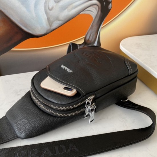 PRADA Prada 2023SS chest bag Popular with fashionable people PRADA Prada 2023SS chest bag Popular with fashionable people