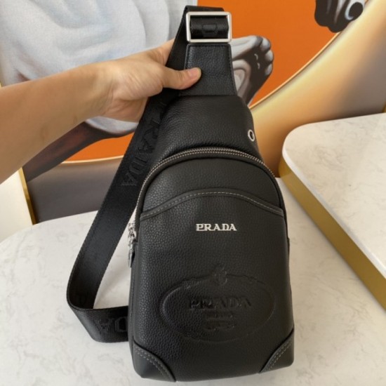 PRADA Prada 2023SS chest bag Popular with fashionable people PRADA Prada 2023SS chest bag Popular with fashionable people