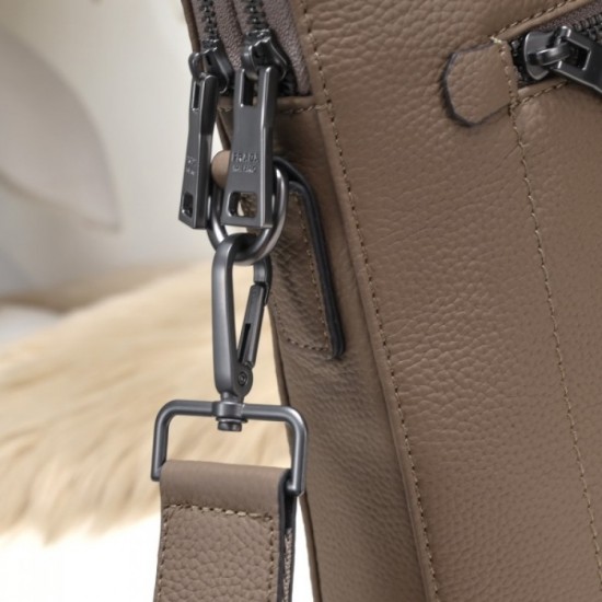 Spring and summer refreshing new work is popular 2023SS PRADA Prada briefcase Spring and summer refreshing new work is popular 2023SS PRADA Prada briefcase