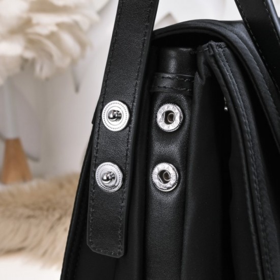 Sold out item 2023SS PRADA Prada shoulder bag that is sure to be a big success in summer Sold out item 2023SS PRADA Prada shoulder bag that is sure to be a big success in summer