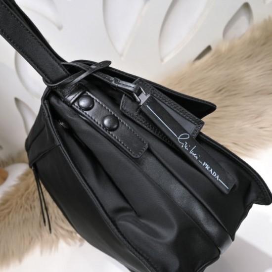 Sold out item 2023SS PRADA Prada shoulder bag that is sure to be a big success in summer Sold out item 2023SS PRADA Prada shoulder bag that is sure to be a big success in summer