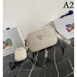 2023FW PRADA shoulder bag recommended for fall and winter wear