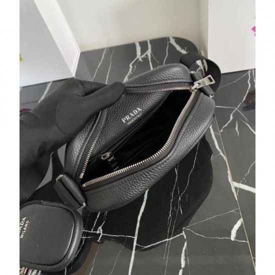 2023FW PRADA shoulder bag recommended for fall and winter wear 2023FW PRADA shoulder bag recommended for fall and winter wear