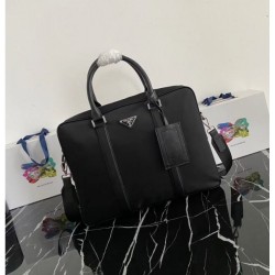 Items that bring out the texture of the material 2023FW PRADA Prada briefcase