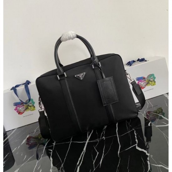 Items that bring out the texture of the material 2023FW PRADA Prada briefcase Items that bring out the texture of the material 2023FW PRADA Prada briefcase