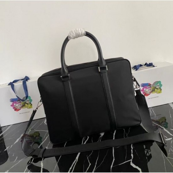 Items that bring out the texture of the material 2023FW PRADA Prada briefcase Items that bring out the texture of the material 2023FW PRADA Prada briefcase
