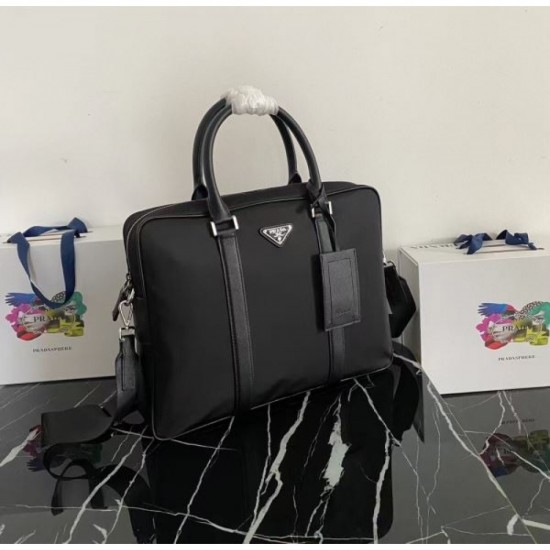 Items that bring out the texture of the material 2023FW PRADA Prada briefcase Items that bring out the texture of the material 2023FW PRADA Prada briefcase