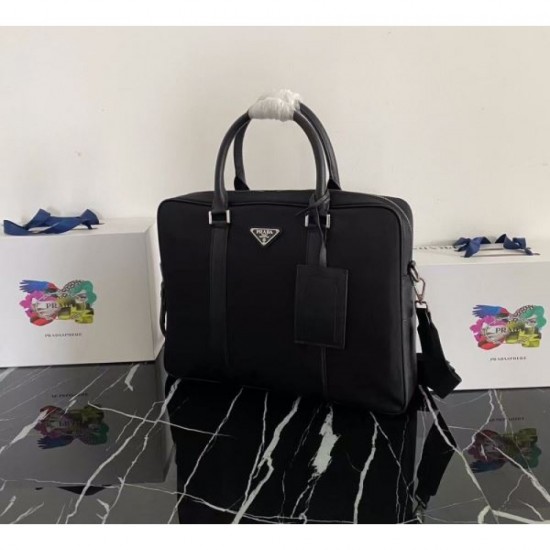 Items that bring out the texture of the material 2023FW PRADA Prada briefcase Items that bring out the texture of the material 2023FW PRADA Prada briefcase