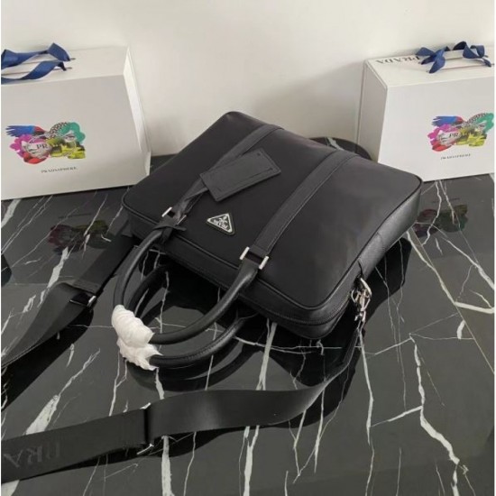 Items that bring out the texture of the material 2023FW PRADA Prada briefcase Items that bring out the texture of the material 2023FW PRADA Prada briefcase