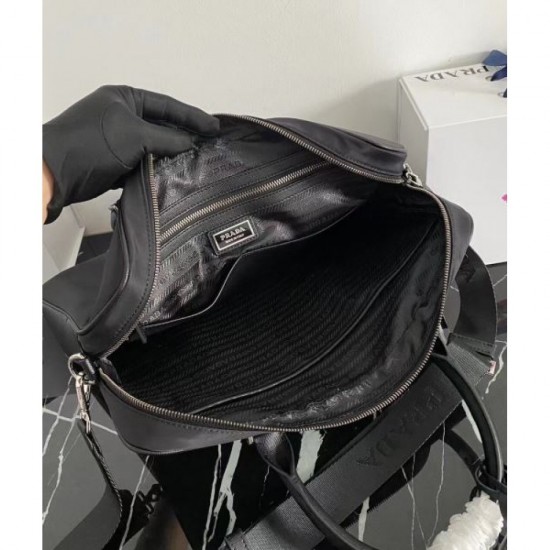 Items that bring out the texture of the material 2023FW PRADA Prada briefcase Items that bring out the texture of the material 2023FW PRADA Prada briefcase