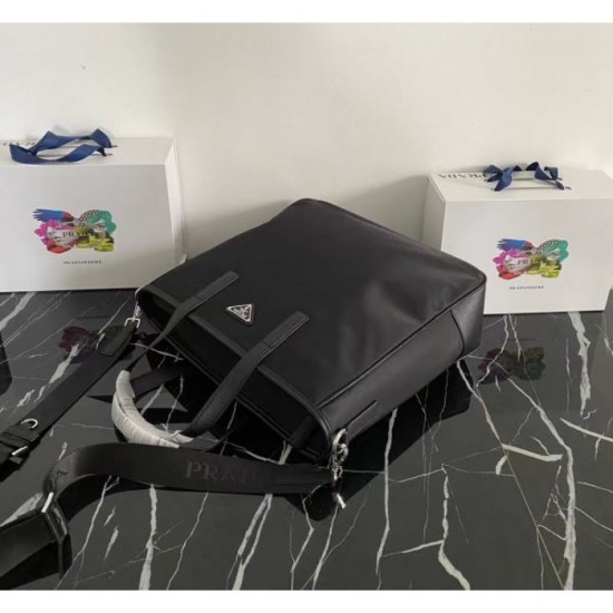 2023FW PRADA briefcase that is very popular among young people overseas 2023FW PRADA briefcase that is very popular among young people overseas