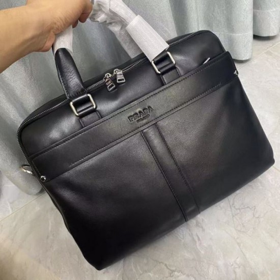 A more casual item 2023FW PRADA Men's Briefcase A more casual item 2023FW PRADA Men's Briefcase