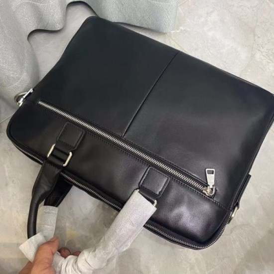 A more casual item 2023FW PRADA Men's Briefcase A more casual item 2023FW PRADA Men's Briefcase
