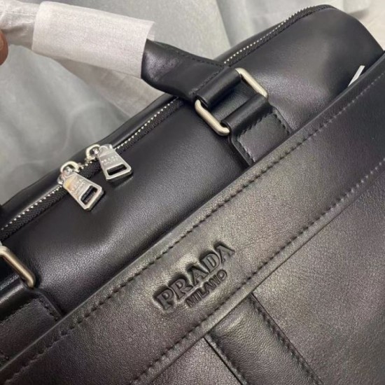 A more casual item 2023FW PRADA Men's Briefcase A more casual item 2023FW PRADA Men's Briefcase