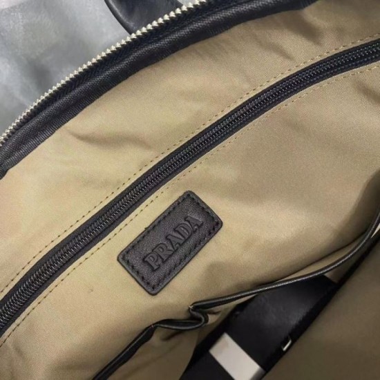 A more casual item 2023FW PRADA Men's Briefcase A more casual item 2023FW PRADA Men's Briefcase