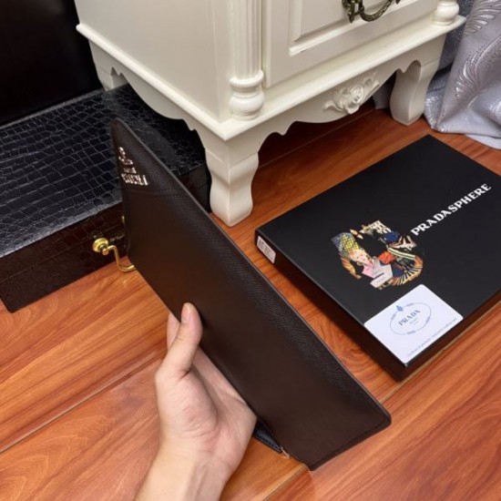 PRADA Clutch Bag 2023FW The perfect color for early winter PRADA Clutch Bag 2023FW The perfect color for early winter