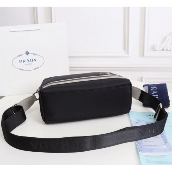 PRADA Shoulder Bag 2023FW Fashion sense is skyrocketing! PRADA Shoulder Bag 2023FW Fashion sense is skyrocketing!