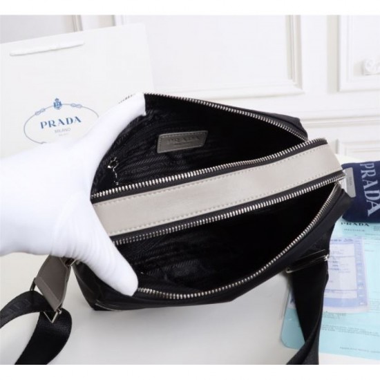 PRADA Shoulder Bag 2023FW Fashion sense is skyrocketing! PRADA Shoulder Bag 2023FW Fashion sense is skyrocketing!