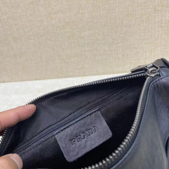 PRADA Shoulder Bag 2023FW This winter's favorite style PRADA Shoulder Bag 2023FW This winter's favorite style