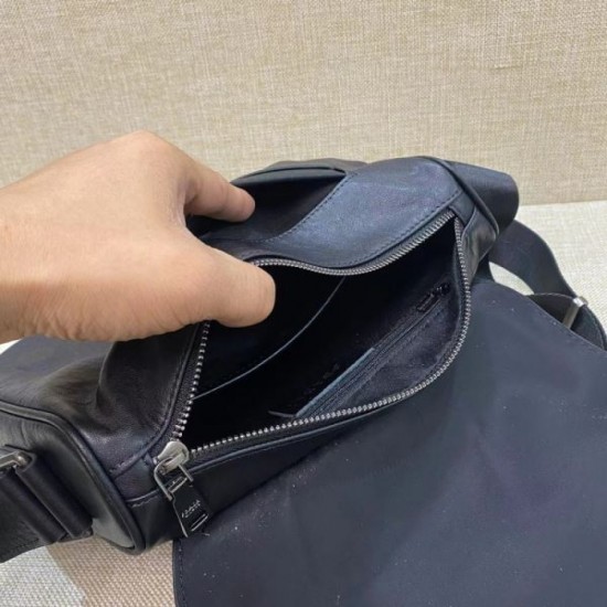 PRADA Shoulder Bag 2023FW This winter's favorite style PRADA Shoulder Bag 2023FW This winter's favorite style