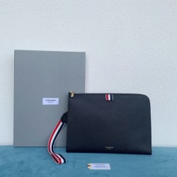 THOM BROWNE clutch bag 2023FW is becoming a hot topic