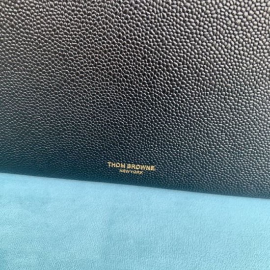 THOM BROWNE clutch bag 2023FW is becoming a hot topic THOM BROWNE clutch bag 2023FW is becoming a hot topic