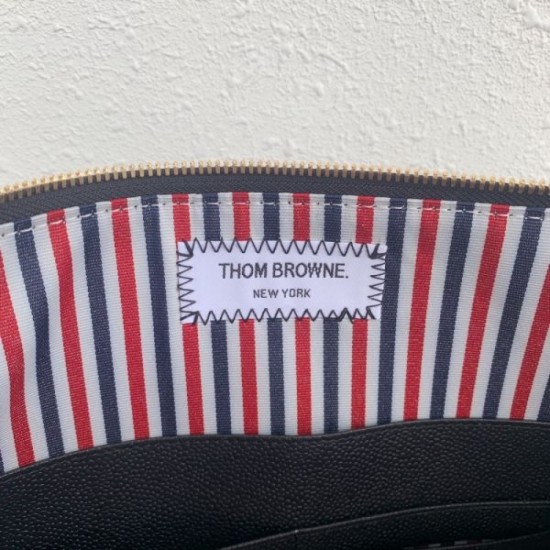 THOM BROWNE clutch bag 2023FW is becoming a hot topic THOM BROWNE clutch bag 2023FW is becoming a hot topic