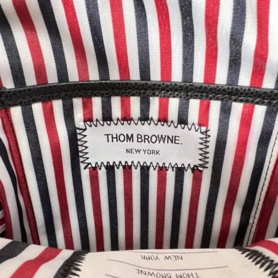 THOM BROWNE Shoulder Bag 2023FW Attractive Good Condition THOM BROWNE Shoulder Bag 2023FW Attractive Good Condition