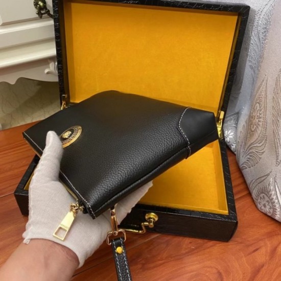 VERSACE Versace 2023SS Clutch bag Attractive style VERSACE Versace 2023SS Clutch bag Attractive style