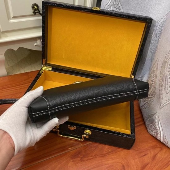 VERSACE Versace 2023SS Clutch bag Attractive style VERSACE Versace 2023SS Clutch bag Attractive style