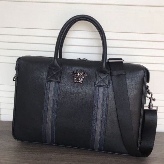 This year's fall favorite 2023FW VERSACE Men's briefcase This year's fall favorite 2023FW VERSACE Men's briefcase