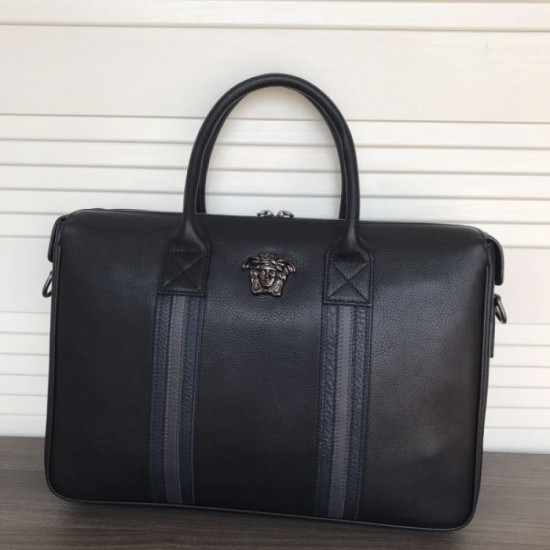 This year's fall favorite 2023FW VERSACE Men's briefcase This year's fall favorite 2023FW VERSACE Men's briefcase