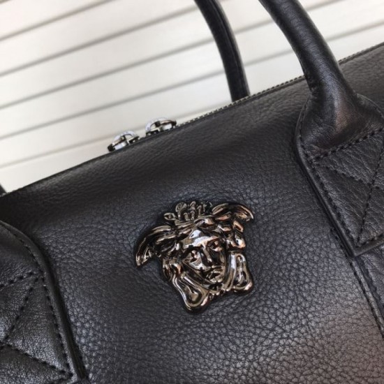 This year's fall favorite 2023FW VERSACE Men's briefcase This year's fall favorite 2023FW VERSACE Men's briefcase