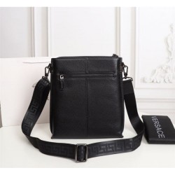 VERSACE Versace shoulder bag 2023FW attracting a lot of attention