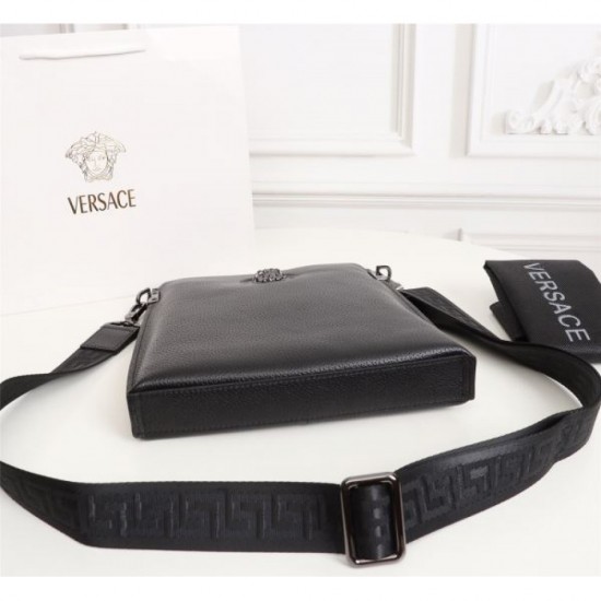 VERSACE Versace shoulder bag 2023FW attracting a lot of attention VERSACE Versace shoulder bag 2023FW attracting a lot of attention