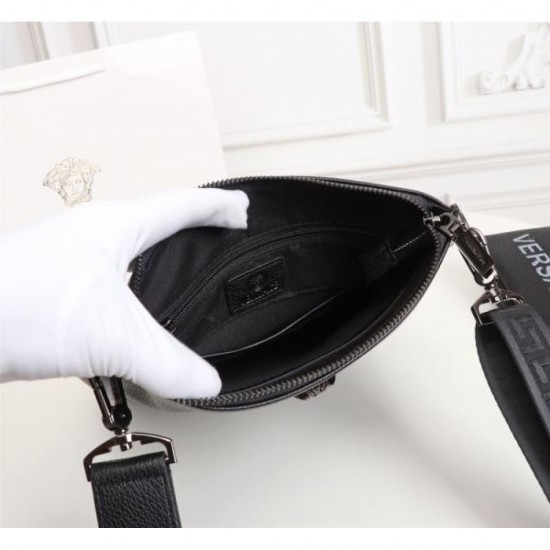 VERSACE Versace shoulder bag 2023FW attracting a lot of attention VERSACE Versace shoulder bag 2023FW attracting a lot of attention
