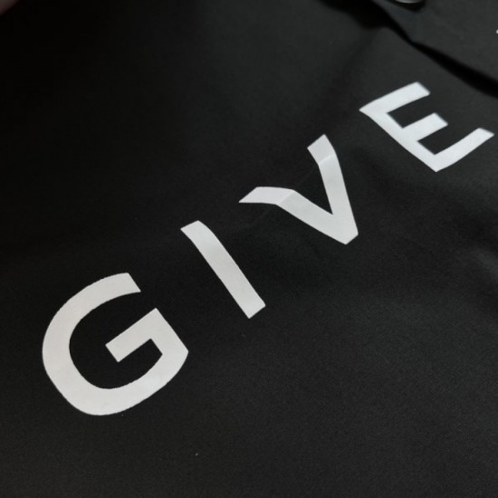 2023SS Fashionable people love it! Short-sleeved shirt GIVENCHY Givenchy 2023SS Fashionable people love it! Short-sleeved shirt GIVENCHY Givenchy