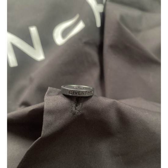 2023SS Fashionable people love it! Short-sleeved shirt GIVENCHY Givenchy 2023SS Fashionable people love it! Short-sleeved shirt GIVENCHY Givenchy