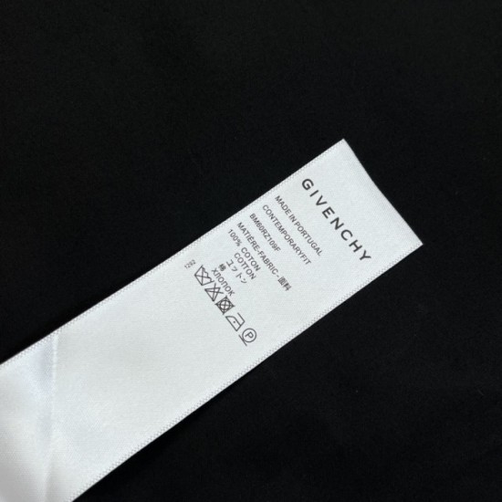 2023SS Fashionable people love it! Short-sleeved shirt GIVENCHY Givenchy 2023SS Fashionable people love it! Short-sleeved shirt GIVENCHY Givenchy
