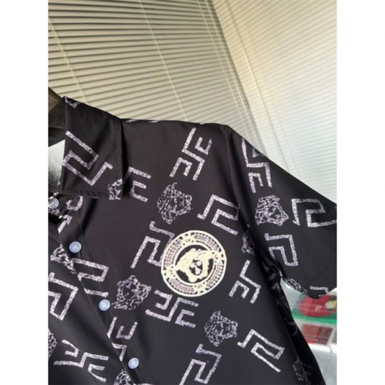 2023SS Gift for loved ones Short-sleeved shirt VERSACE Versace 2023SS Gift for loved ones Short-sleeved shirt VERSACE Versace