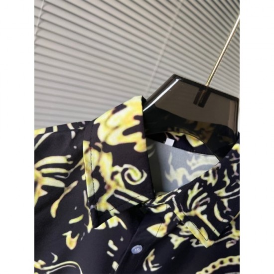 2023SS This summer's latest popular sale short-sleeved shirt VERSACE Versace 2023SS This summer's latest popular sale short-sleeved shirt VERSACE Versace