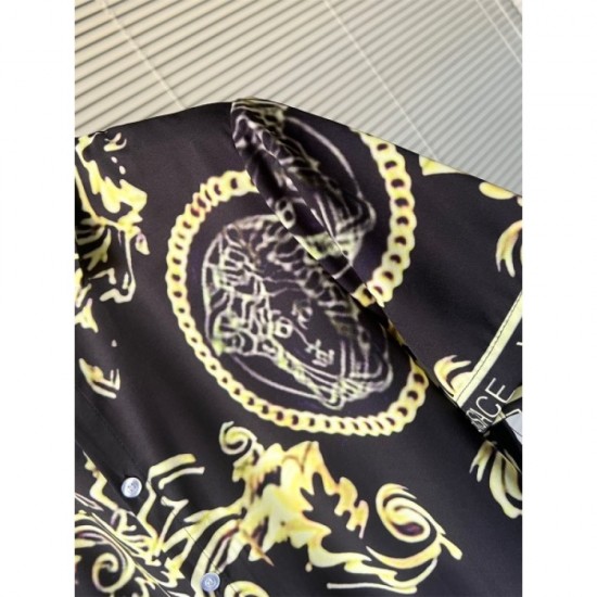 2023SS This summer's latest popular sale short-sleeved shirt VERSACE Versace 2023SS This summer's latest popular sale short-sleeved shirt VERSACE Versace