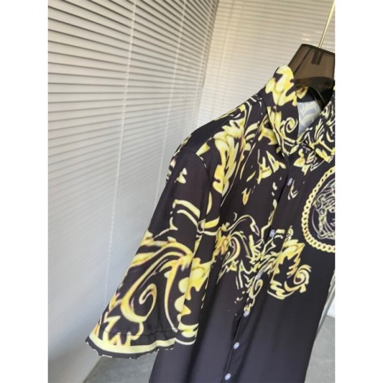 2023SS This summer's latest popular sale short-sleeved shirt VERSACE Versace 2023SS This summer's latest popular sale short-sleeved shirt VERSACE Versace