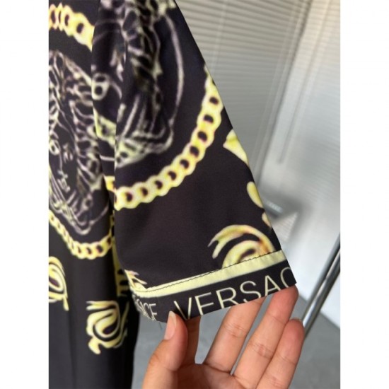 2023SS This summer's latest popular sale short-sleeved shirt VERSACE Versace 2023SS This summer's latest popular sale short-sleeved shirt VERSACE Versace