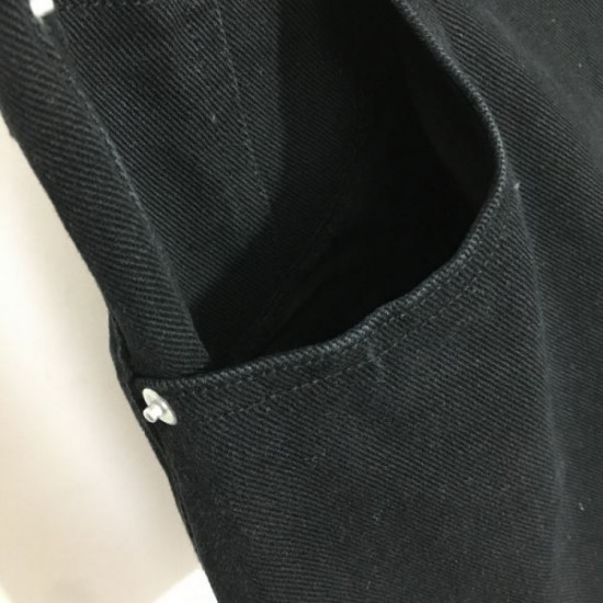 2023FW Shorts LOEWE This fall's essential item 2023FW Shorts LOEWE This fall's essential item