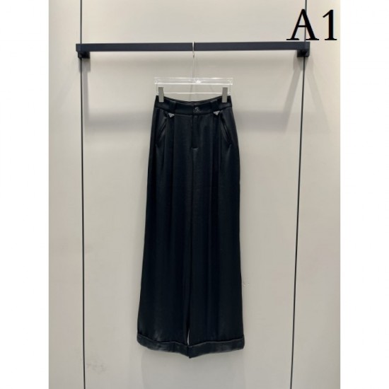 PRADA Prada 2023FW casual pants always sold out at the end of the year PRADA Prada 2023FW casual pants always sold out at the end of the year