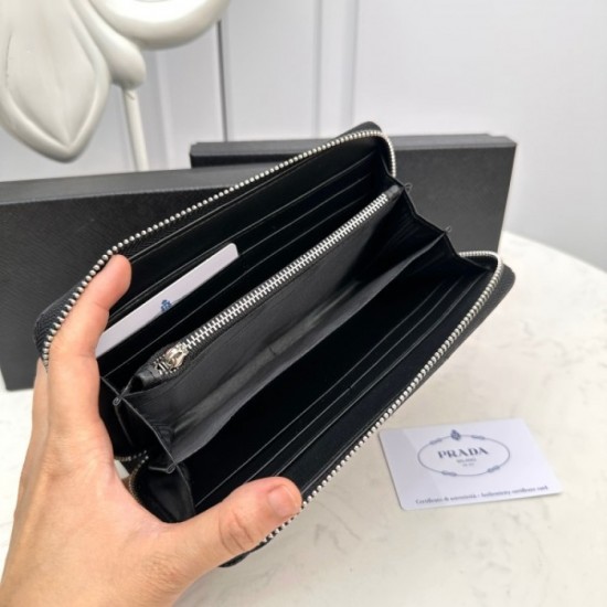 2023SS PRADA Prada A long wallet that you can fully enjoy this summer 2023SS PRADA Prada A long wallet that you can fully enjoy this summer
