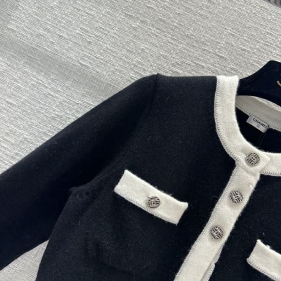 2023FW CHANEL CHANEL Cardigan that shines with sophisticated charm 2023FW CHANEL CHANEL Cardigan that shines with sophisticated charm